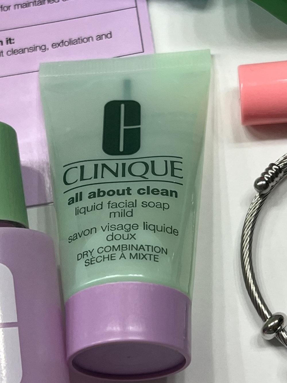 Clinique + Amika Healthy Skin and Rescue Bundle - Picture 4 of 9
